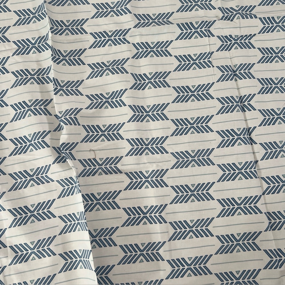 SCHUMACHER Quiver a screen print exclusively for Schumacher blue & white